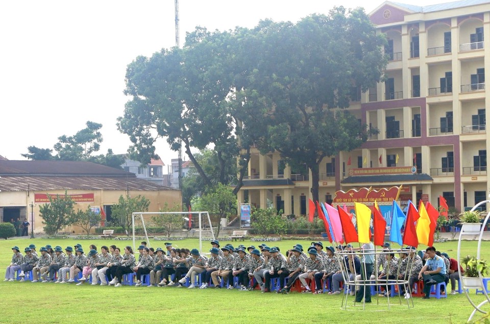 Học sinh Trường THPT Hà Đông tham gia Học kỳ quân đội.