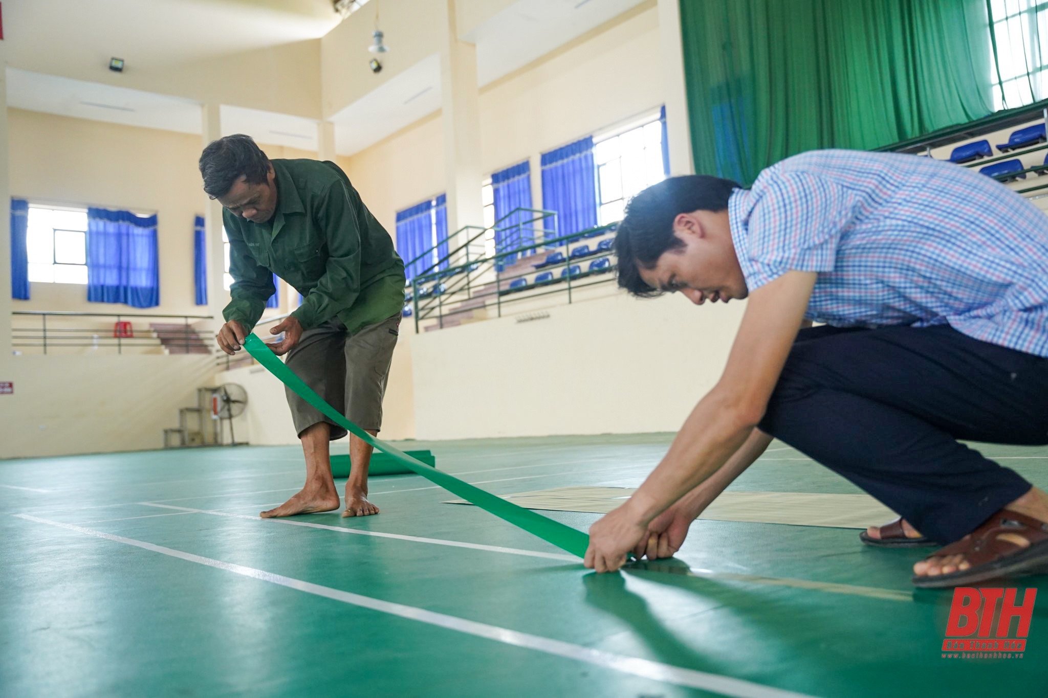 Thieu Hoa hat die Vorbereitungen für den Eröffnungstag des Thanh Hoa Newspaper Cup-Kinderfußballturniers dringend abgeschlossen.