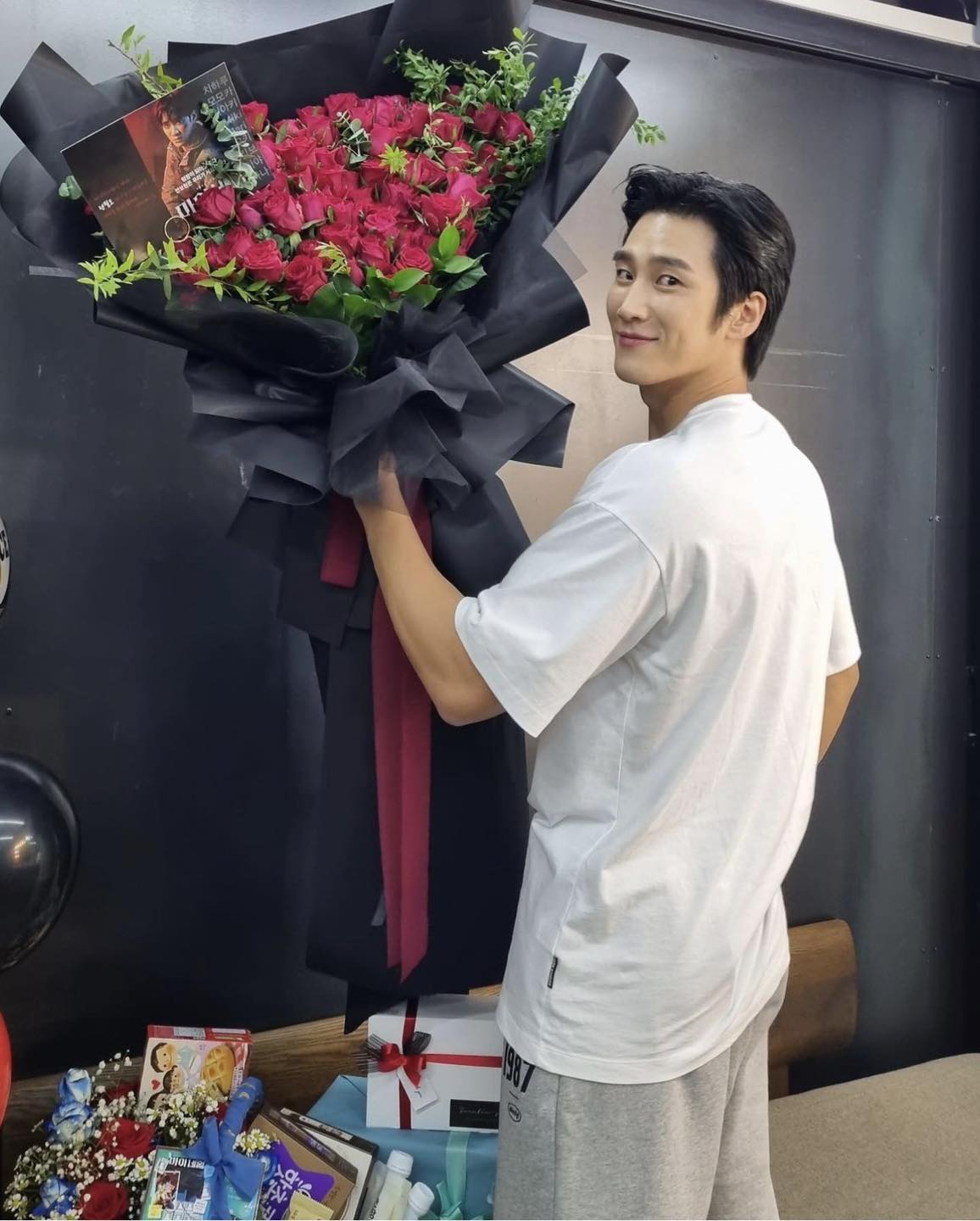Sau khi rời Việt Nam, mỹ nhân Blackpink xác nhận hẹn hò tài tử điển trai - Ảnh 8.