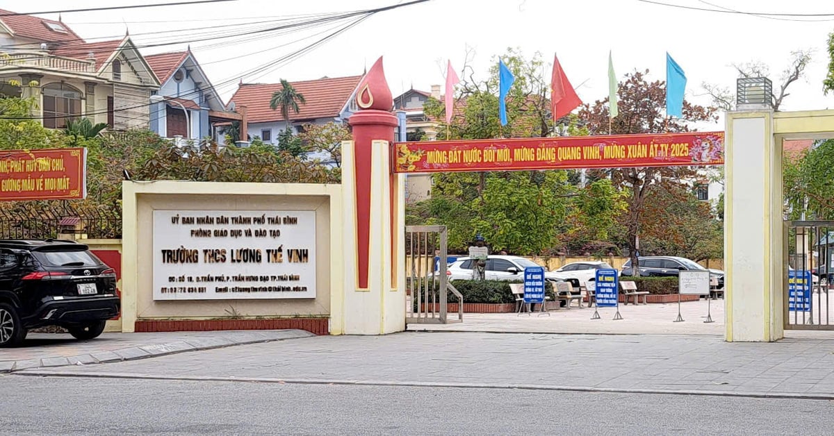 Hàng ngàn học sinh lớp 7 đến trường làm bài kiểm tra học kỳ 1 sau 'sự cố' đề thi