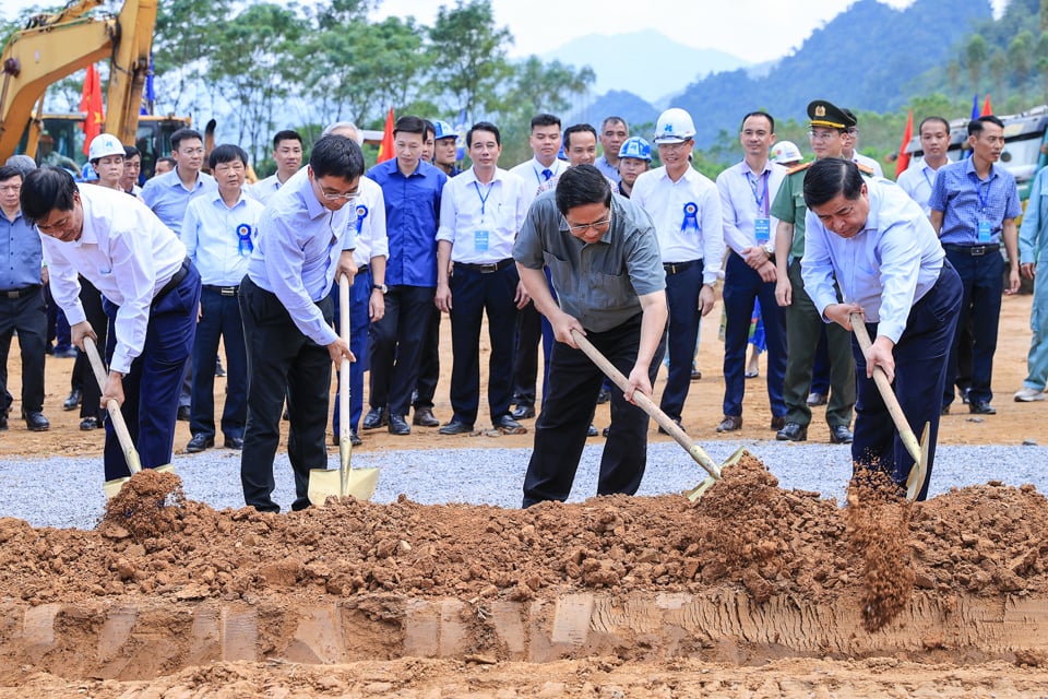 Thủ tướng phát lệnh khởi công tuyến cao tốc Hòa Bình - Mộc Châu - Ảnh 1