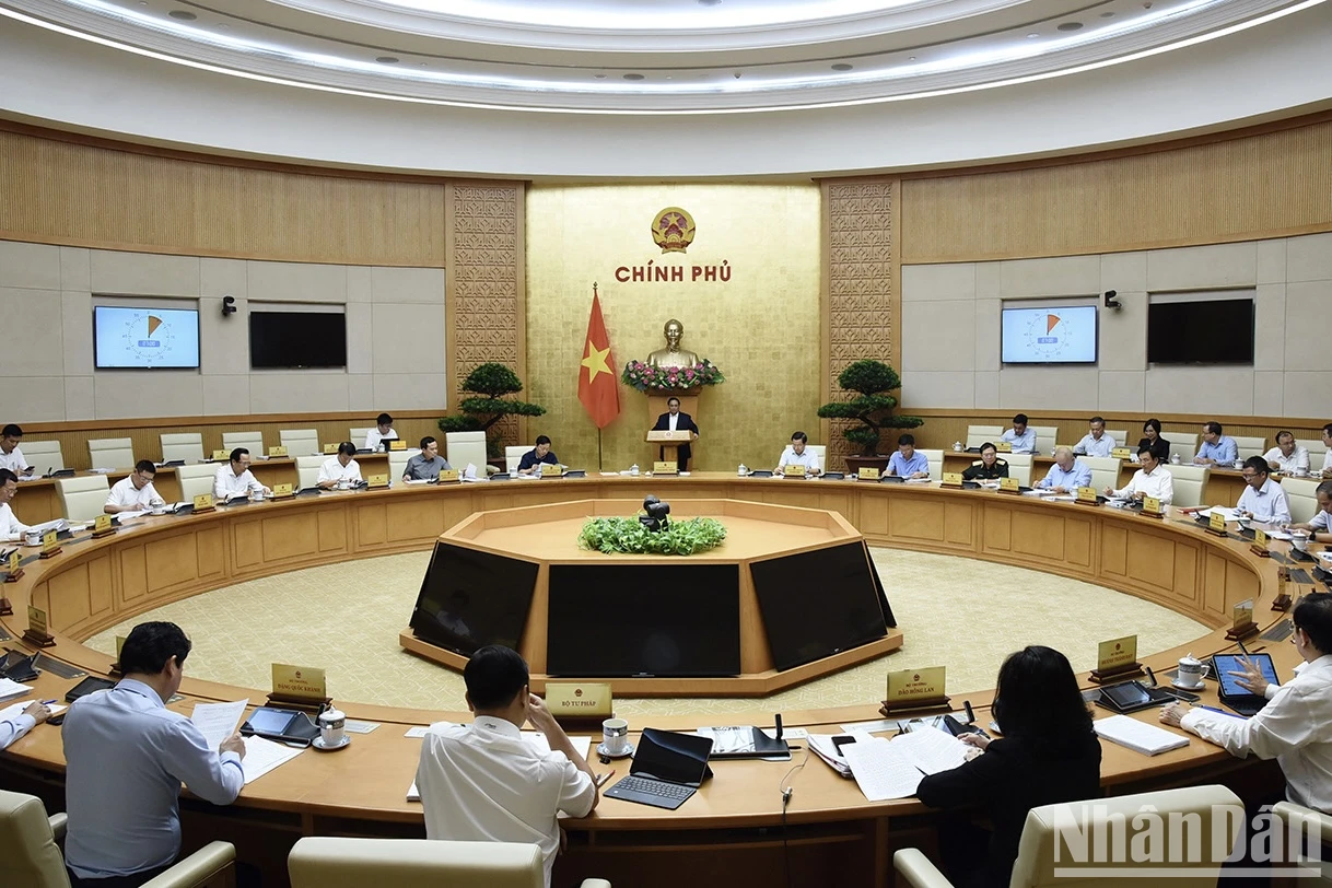 [Photo] Le Premier ministre préside la réunion du gouvernement sur l'élaboration des lois en juillet, photo 3