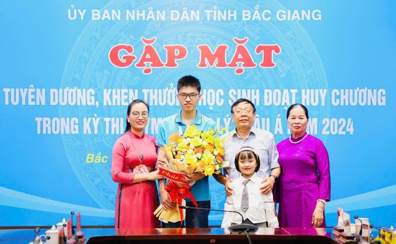 „Doppelsieg“ eines männlichen Studenten aus Bac Giang holt Goldmedaille bei der Physik-Olympiade