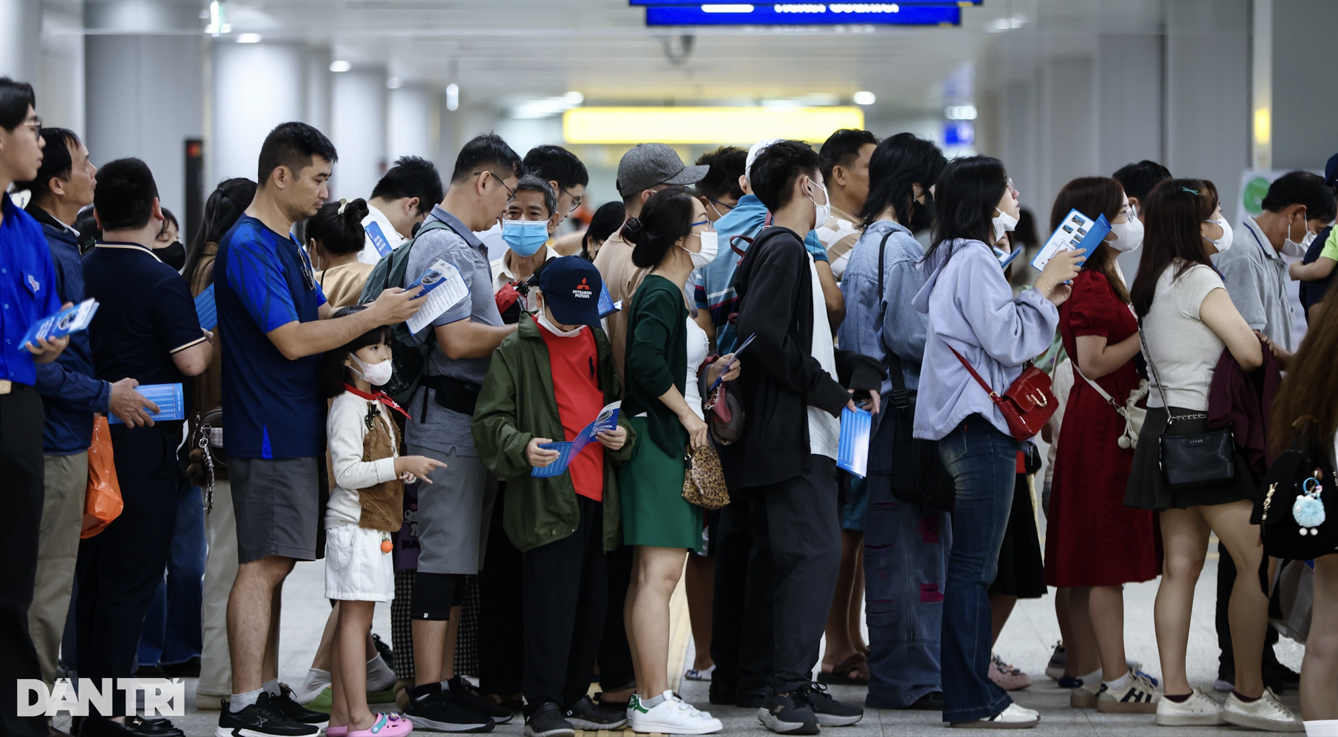 Die U-Bahn-Station Ben Thanh - Suoi Tien ist an Wochenenden morgens voller Menschen