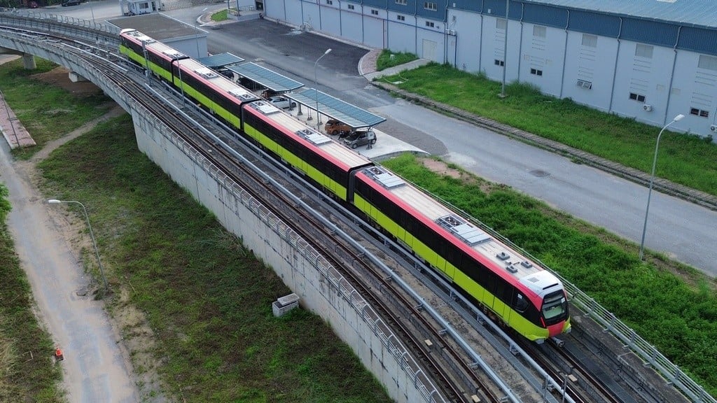 10 Züge auf der Strecke Nhon – Hanoi Station sind nach vielen Jahren des Wartens fahrbereit. Foto 6