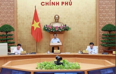 Prime Minister Pham Minh Chinh chairs the regular Government meeting in July 2023