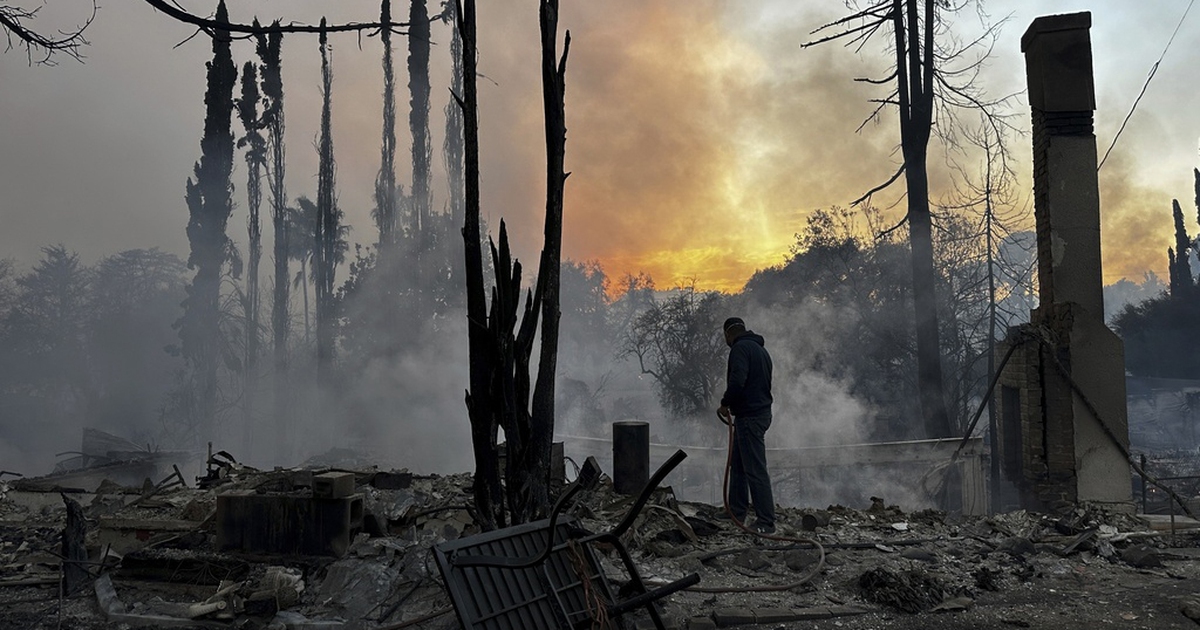 Los incendios forestales se propagan en California