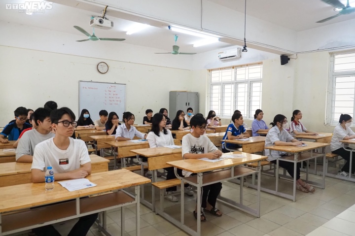 Suggested answers for the 10th grade entrance exam in Hanoi Literature in 2023 - 2