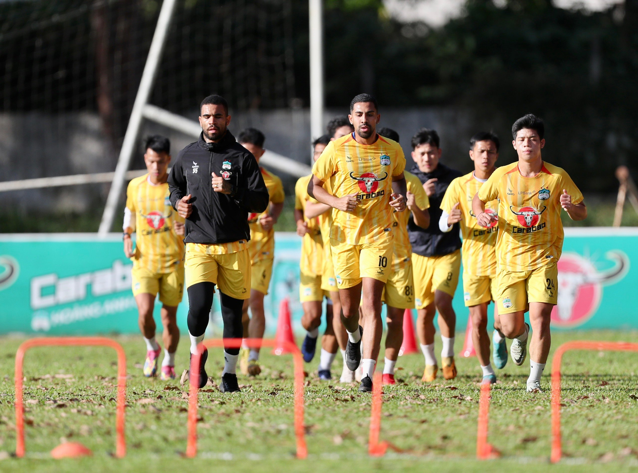 'HAGL sẽ thoát hiểm ở V-League nhờ tài cầm quân của HLV Vũ Tiến Thành'- Ảnh 1.