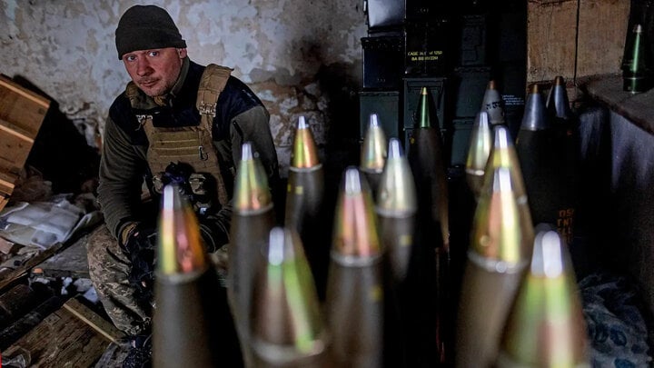 La demanda de proyectiles de artillería de Ucrania excede las capacidades de Estados Unidos, a pesar de buscar el apoyo de todos los aliados.