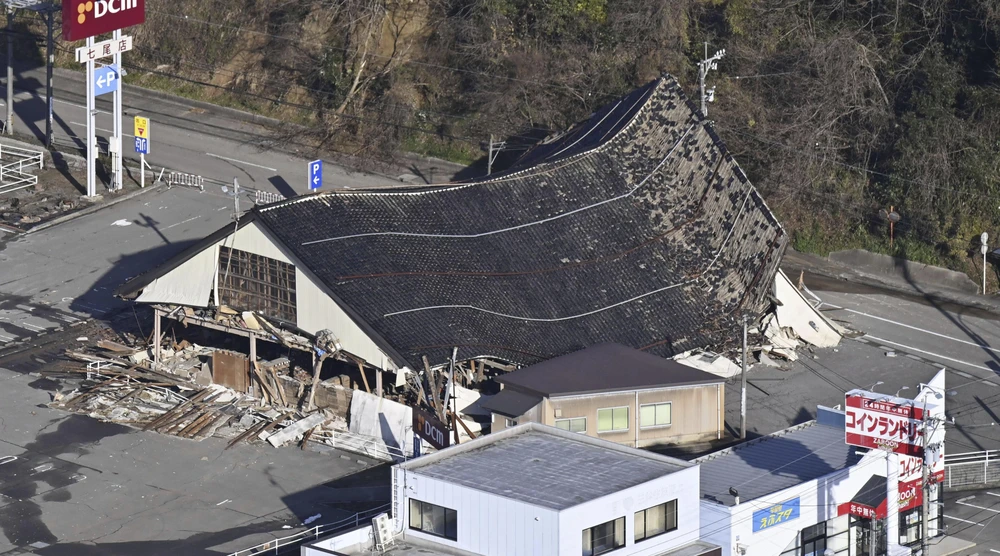 Una casa dañada por un terremoto en Nanao, prefectura de Ishikawa, Japón, el 2 de enero. Foto: Kyodo