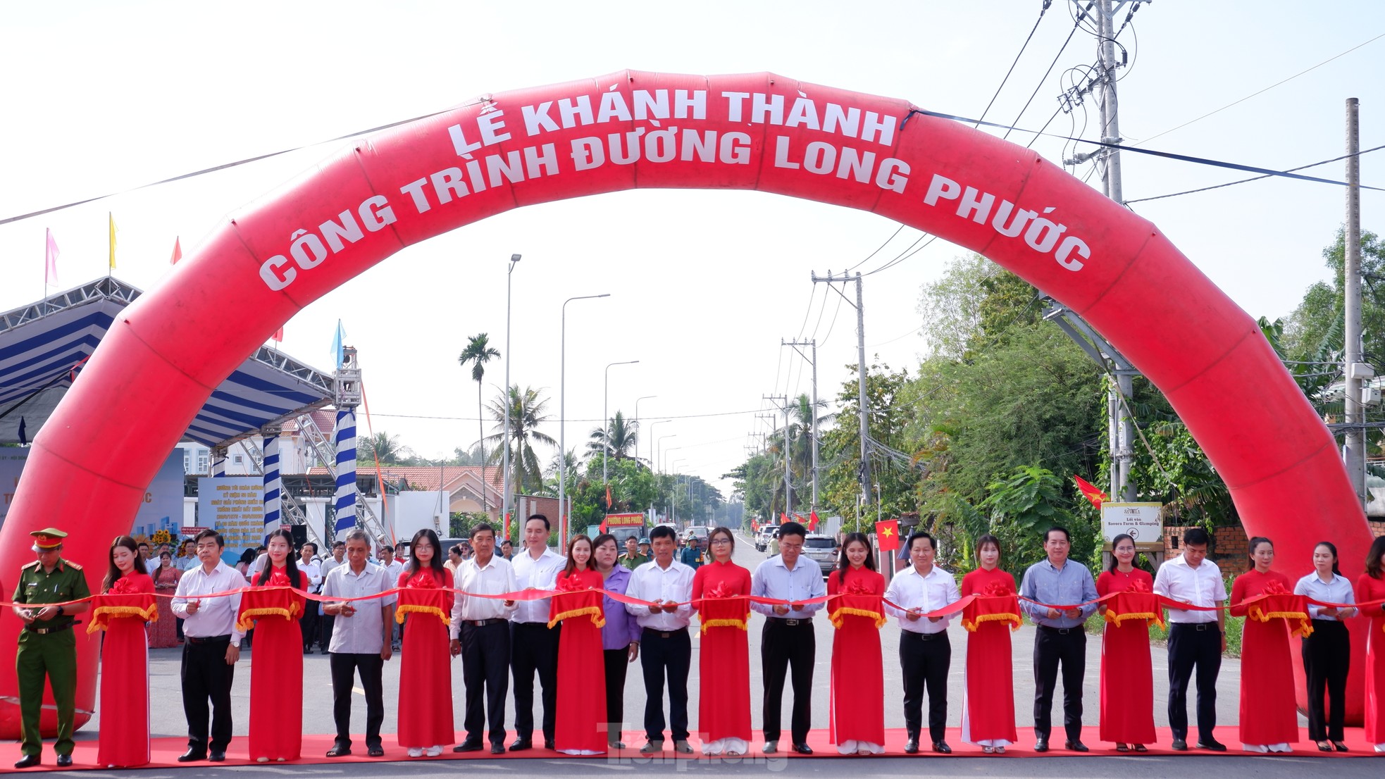 បើកផ្លូវតភ្ជាប់កោះឡុងភឿកជាមួយទីក្រុង។ រូបថតរបស់ Thu Duc