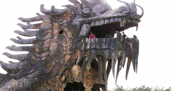 Tourists flock to check in at the giant dragon statue in Hue