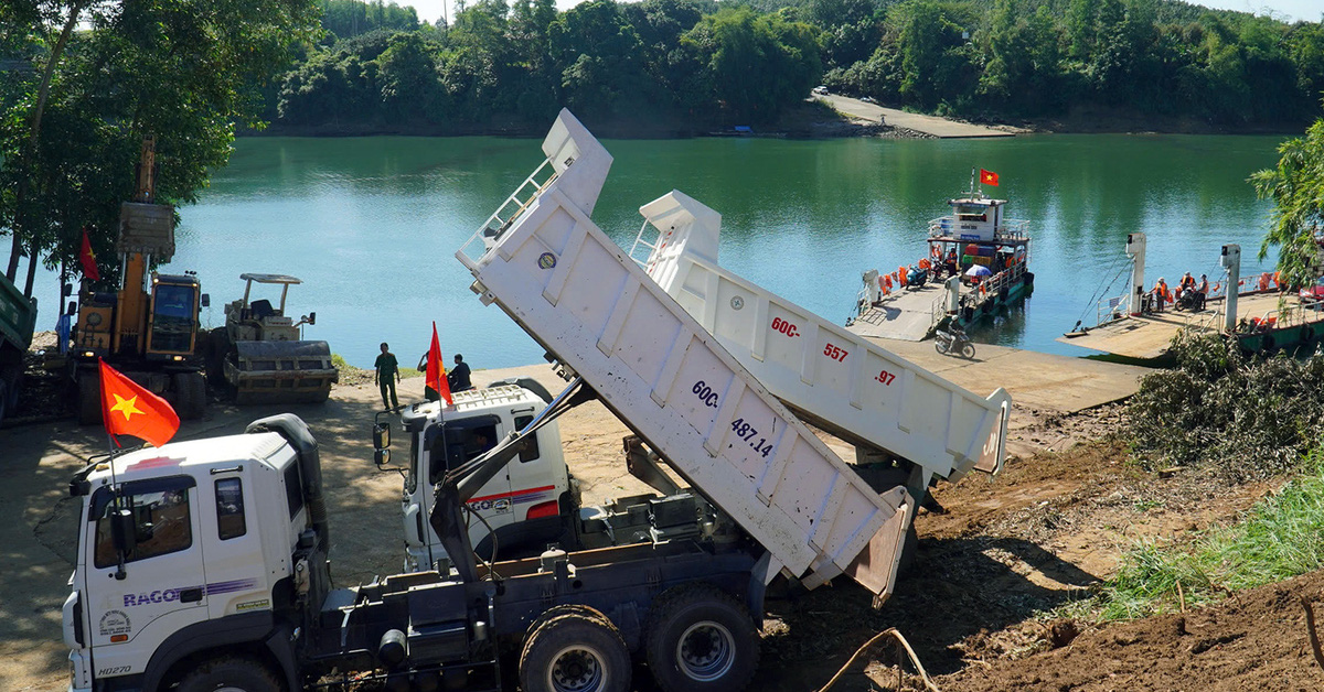 Construction of Hieu Liem Bridge under the Tri An Hydropower Plant Expansion Project