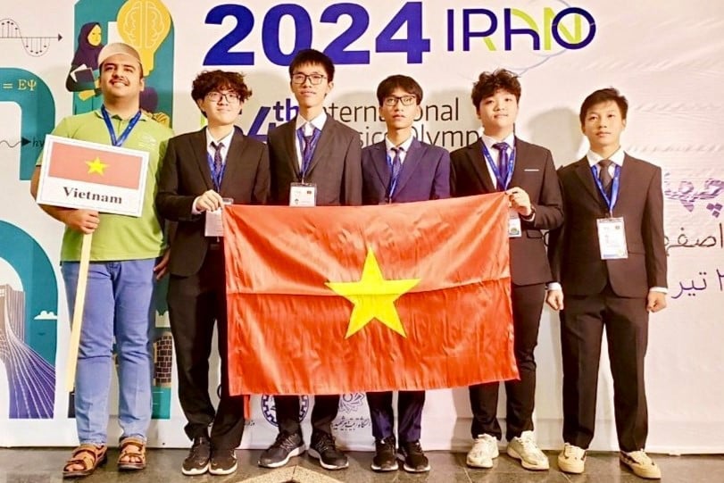 International Physics Team 2024.jpg