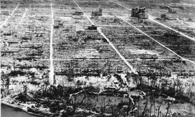 Vue d'Hiroshima 8 mois après le bombardement atomique du 6 août 1945. Photo : AP.