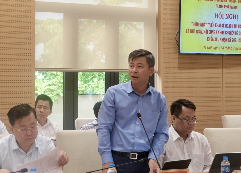 Director of the Department of Transport Nguyen Phi Thuong expressed his opinion at the conference.