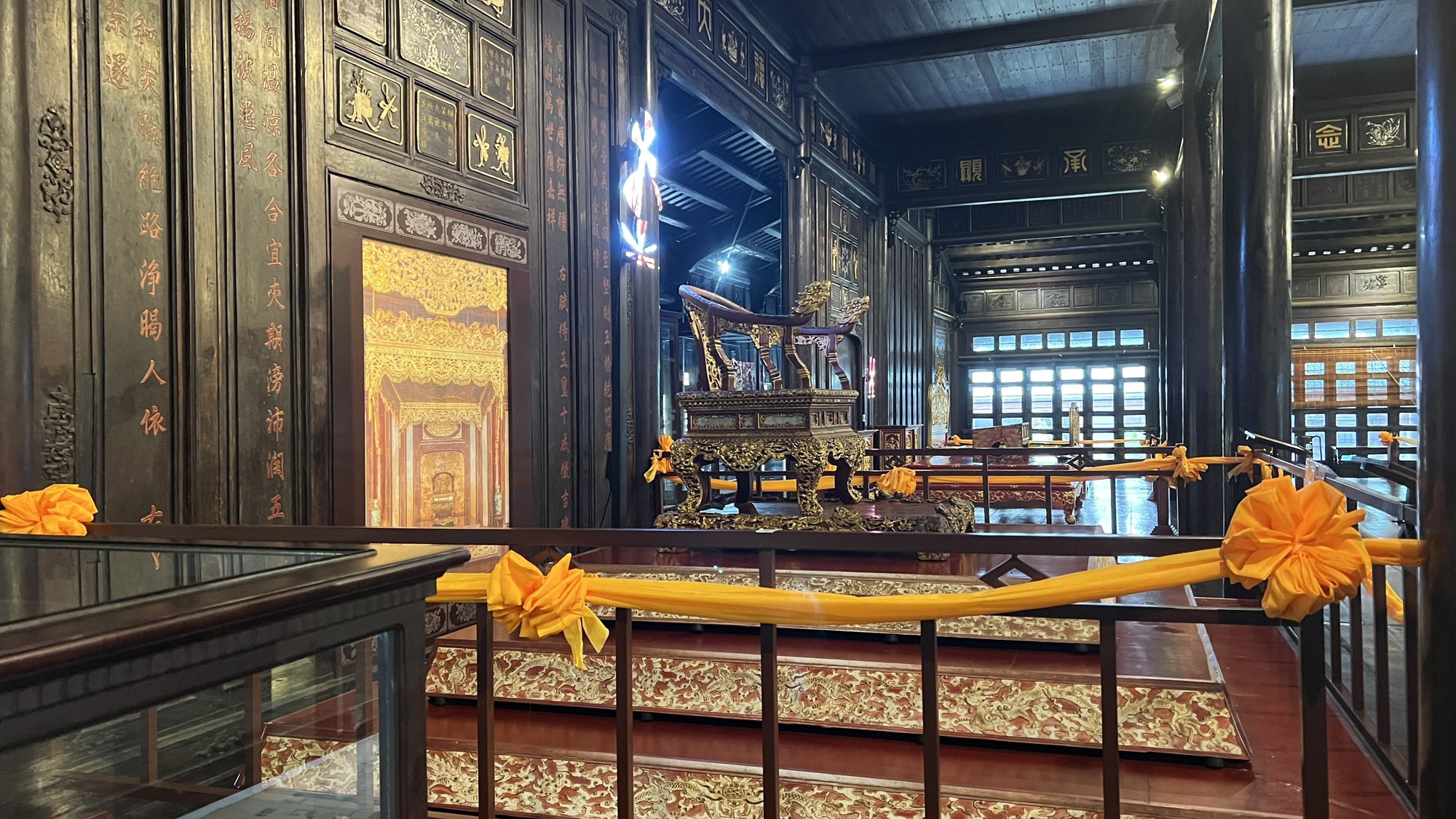 Đột nhập điện Long An, chiêm ngưỡng các báu vật triều Nguyễn - Ảnh 3.