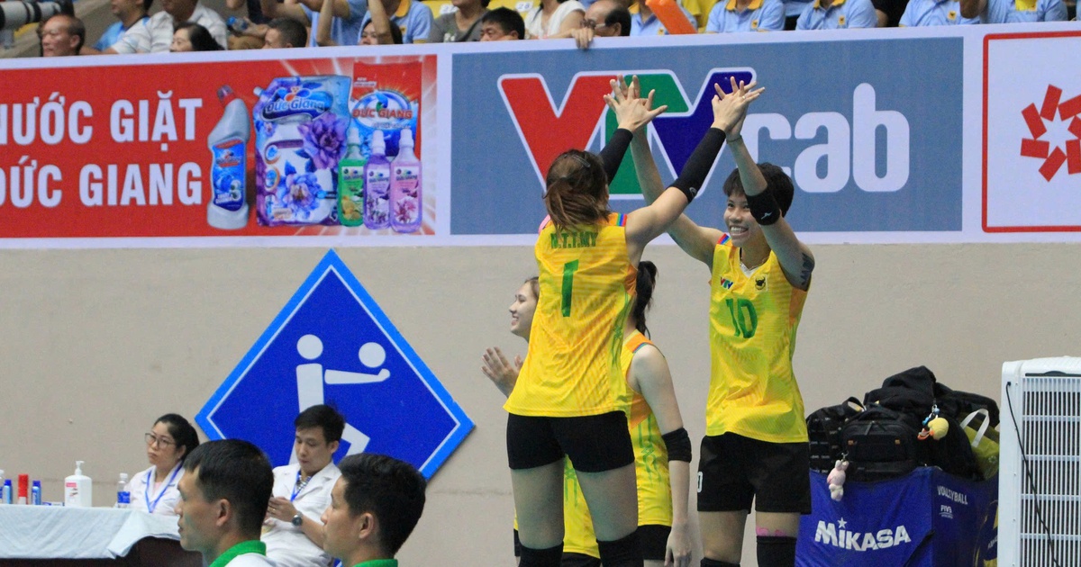 Thanh Thuy unexpectedly appeared on the day Long An team won the national volleyball championship