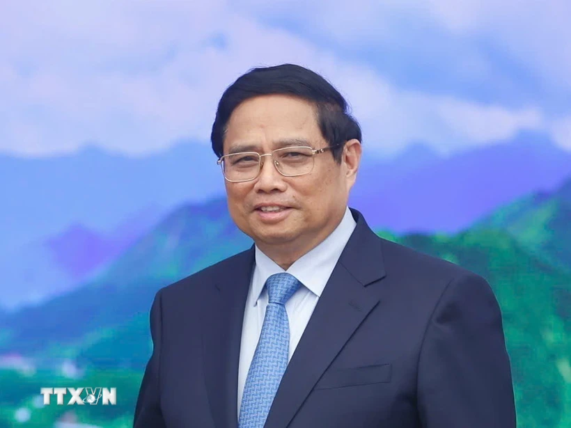 El primer ministro Pham Minh Chinh se reunió brevemente con el secretario general y presidente de China, Xi Jinping