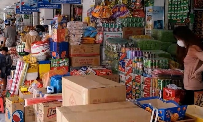 Mercado de Tet inestable, comerciantes de Can Tho esperan recuperar capital