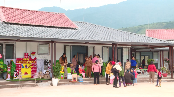 Rebuilding Lang Nu village: Army - People join hands to build a new future