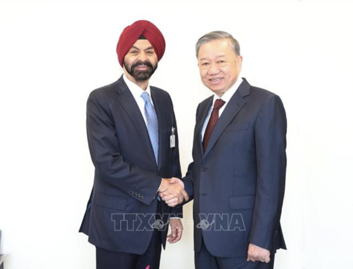 Generalsekretär und Präsident To Lam empfing den Präsidenten der Weltbank, Ajay Banga. (Foto: VNA)