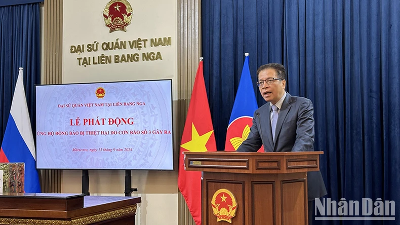 L'ambassade du Vietnam en Fédération de Russie a lancé une campagne de collecte de fonds pour aider les populations à surmonter les dégâts causés par la tempête n° 3. Photo 2