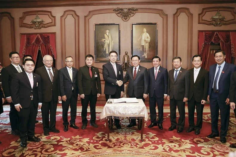 [Photo] Le président de l'Assemblée nationale Vuong Dinh Hue visite l'Université Chulalongkorn de Thaïlande photo 6