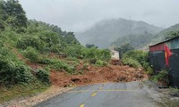 থান হোয়াতে ফাটল ধরা এবং ভূমিধসের পাহাড়ের শীতল চিত্র