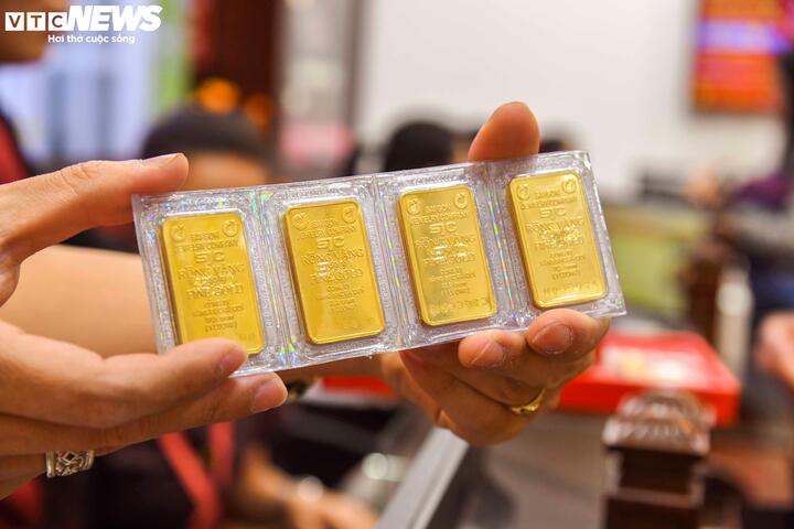 Will gold prices continue to increase rapidly in the coming time? (Illustration: Cong Hieu).