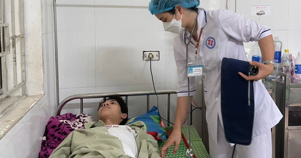 Quang Ngai ordonne de clarifier le cas de 6 personnes hospitalisées après avoir mangé du pain