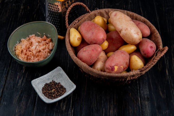 Les patates douces et les pommes de terre peuvent toutes deux contribuer à une alimentation saine. Photo : Freepik