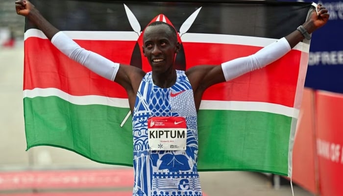 Le détenteur du record du marathon, Kelvin Kiptum, décède dans un accident de voiture