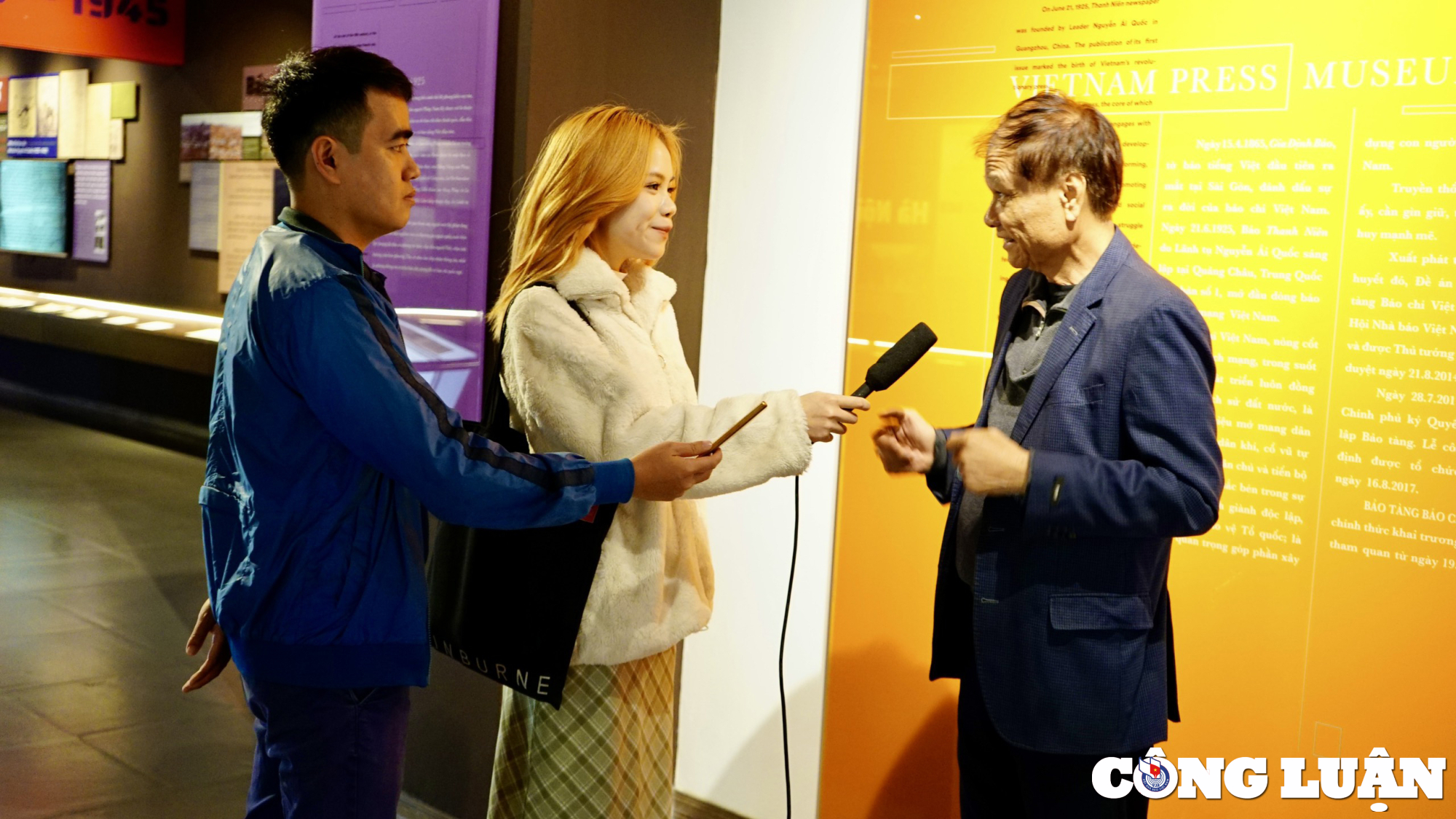 Une délégation de journalistes de l'ASEAN visite le Musée d'ethnologie du Vietnam, photo 8