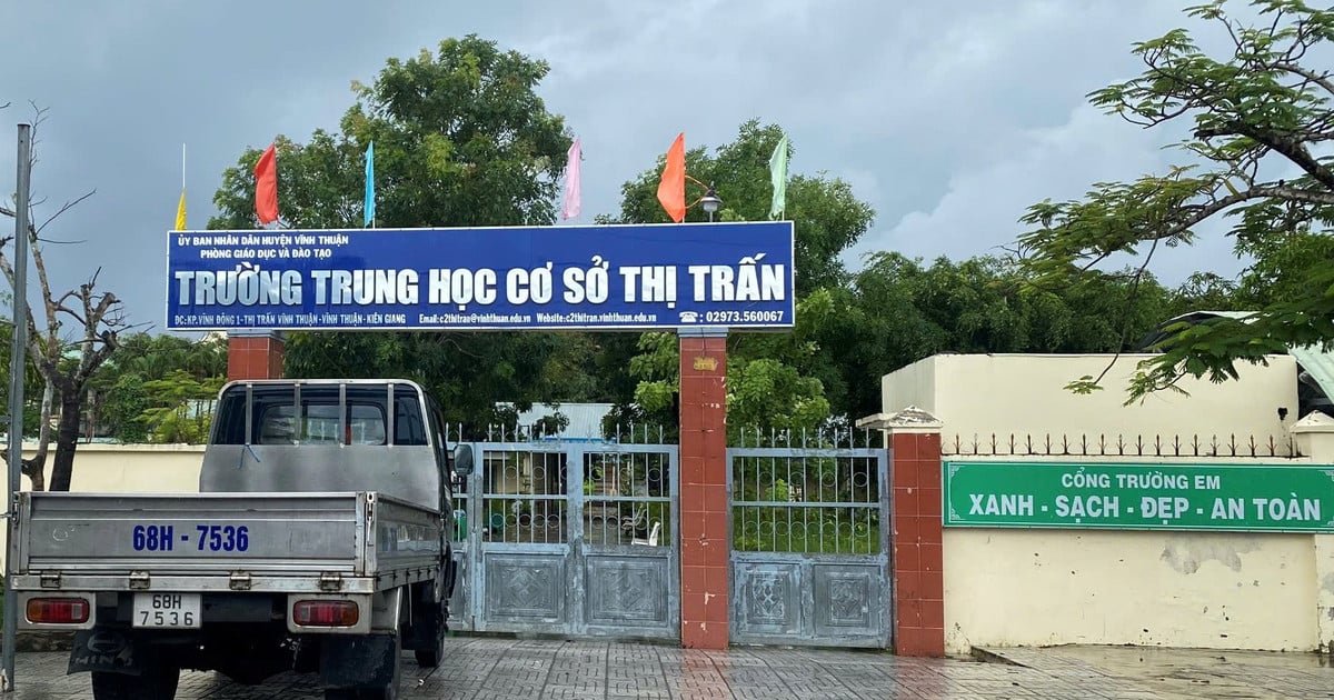 Yêu cầu đình chỉ công tác hiệu trưởng tự ý chuyển trường trước năm học mới