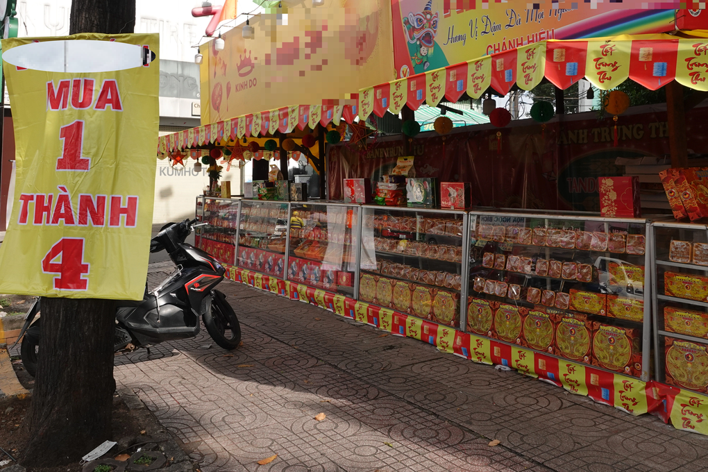 Doanh thu 8 triệu/ngày, tiểu thương vẫn lo phải ăn bánh trung thu thay cơm - 2