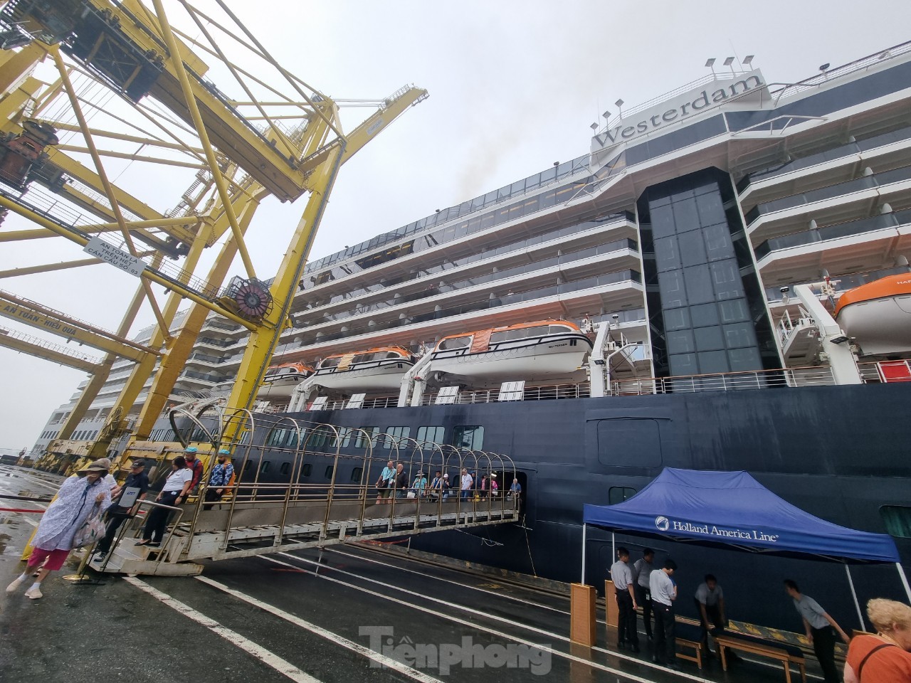 Primer plano de un crucero de 5 estrellas que trae 2.000 visitantes internacionales a Da Nang a principios del año nuevo. Foto 8