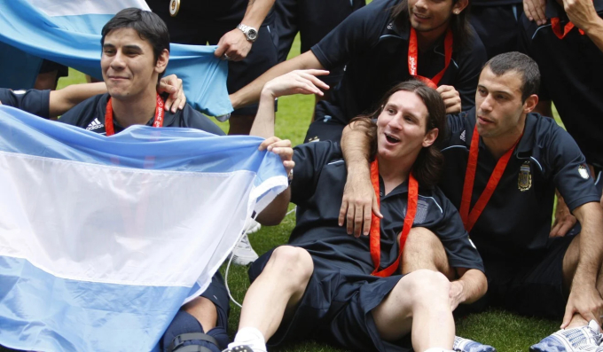 Mascherano (right) puts his arm around Messi's shoulder on the day he won the 2008 Olympic gold medal, in Beijing, China. Photo: AFA