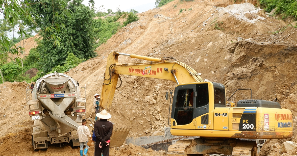 Removing obstacles in the construction of the road from Bac Kan City to Ba Be Lake connecting to Na Hang, Tuyen Quang (Part 2): Joining forces to complete the key traffic route