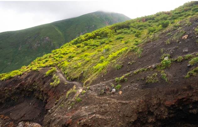 日本、登山中に疲れ果てたベトナム人観光客2人を救助