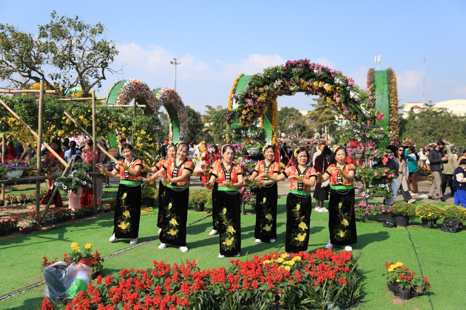 메린 꽃 축제에서는 다양한 활동이 열립니다.