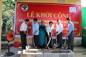 Cérémonie d'inauguration des travaux de construction d'une maison de charité pour les personnes âgées en difficulté