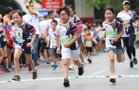 นักกีฬาเยาวชนร่วมวิ่ง Francophone Run ครั้งแรกในปี 2022 (ภาพ: คณะกรรมการจัดงาน)