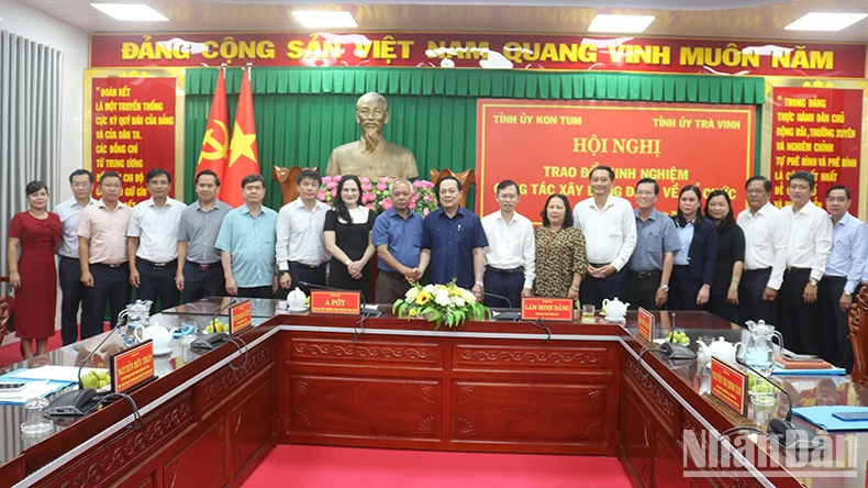 Échange d'expériences dans la constitution d'une équipe de cadres issus de minorités ethniques dans la province de Tra Vinh, photo 3