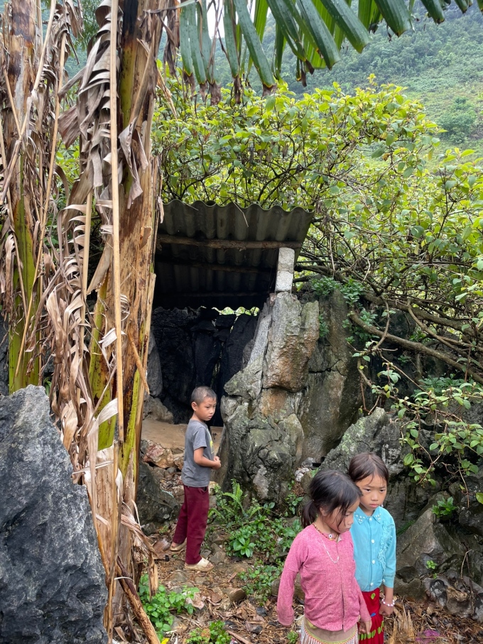 Temporary toilet at Dinh Lung school. Photo: Ha Phuong.