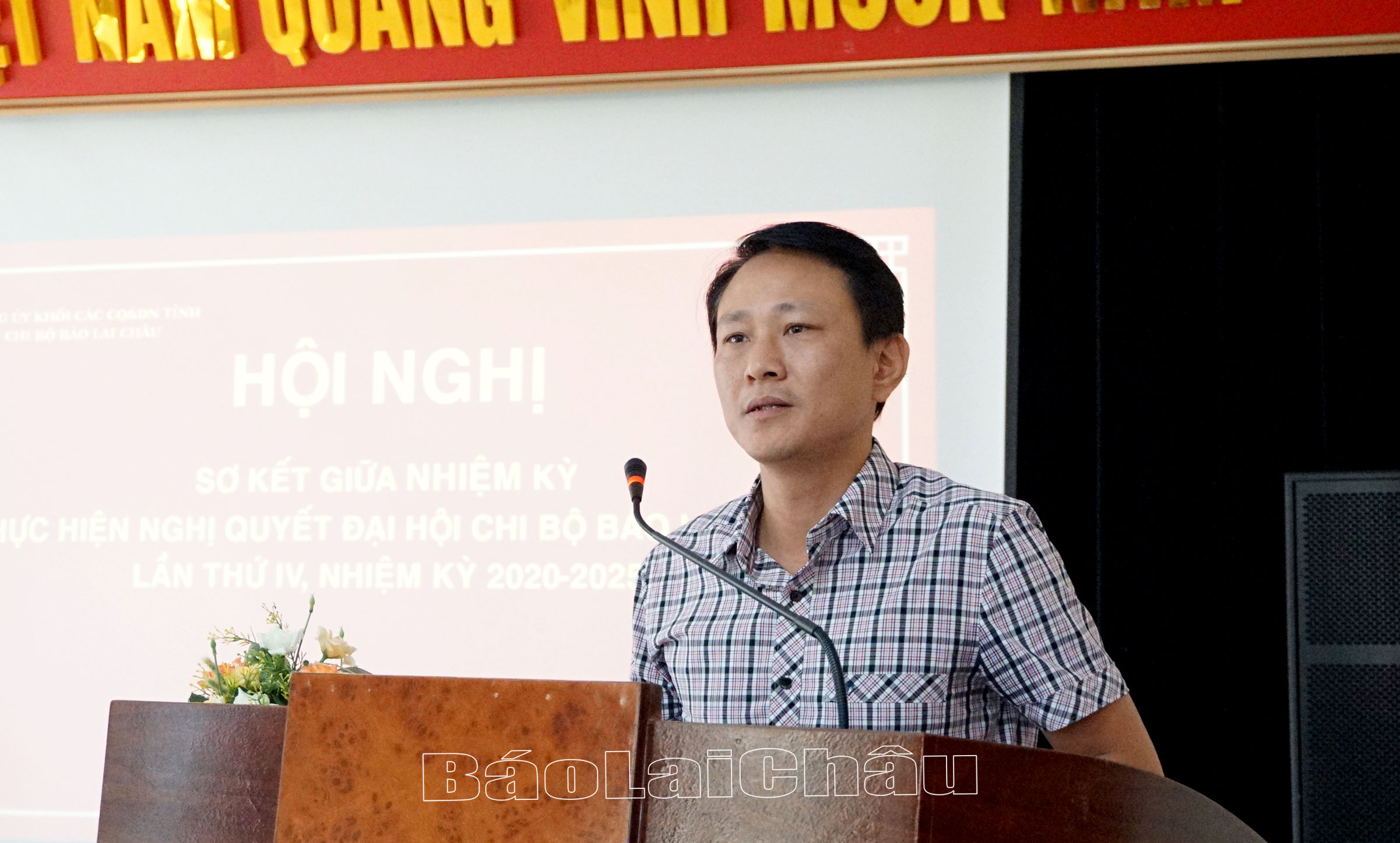 Đồng chí Lại Khánh Trùng phát biểu.