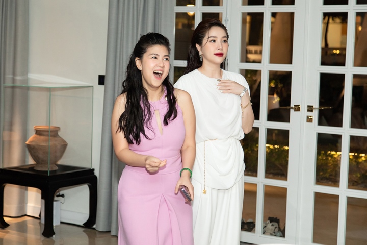 'Bà hoàng phòng vé' Kim Thư trẻ trung bên 2 con trai - 6