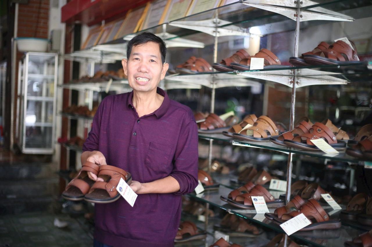 Das Leder- und Schuhhandwerksdorf Phu Yen glänzt mit 4-Sterne-OCOP-Produkten