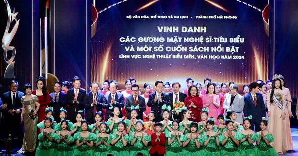 Vinh danh đội ngũ văn nghệ sĩ cả nước “lao động hăng say trên cánh đồng nghệ thuật”